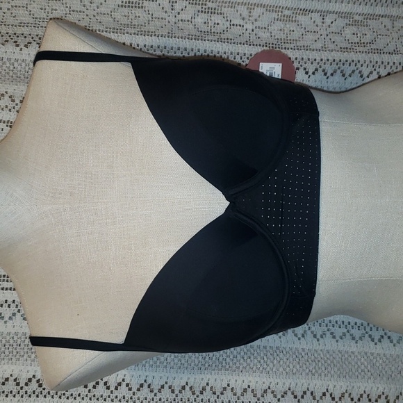 SO Other - SO Black sports bra